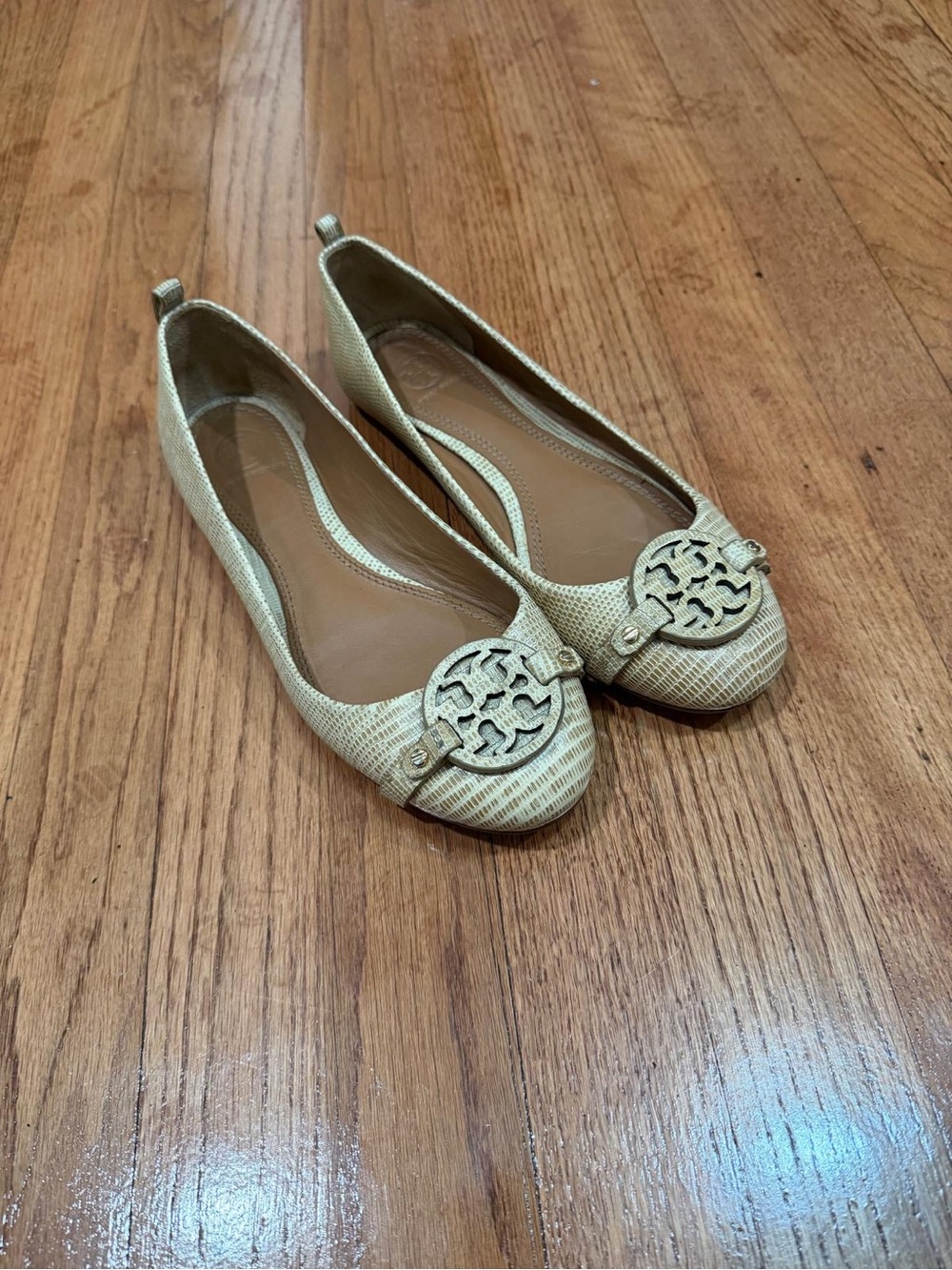 Tory Burch Beige Raffia Logo Ballet Flats